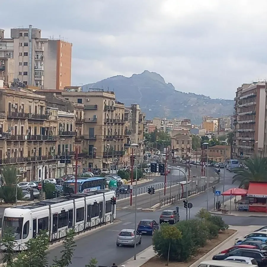 Aa Central Station Palermo 0*,